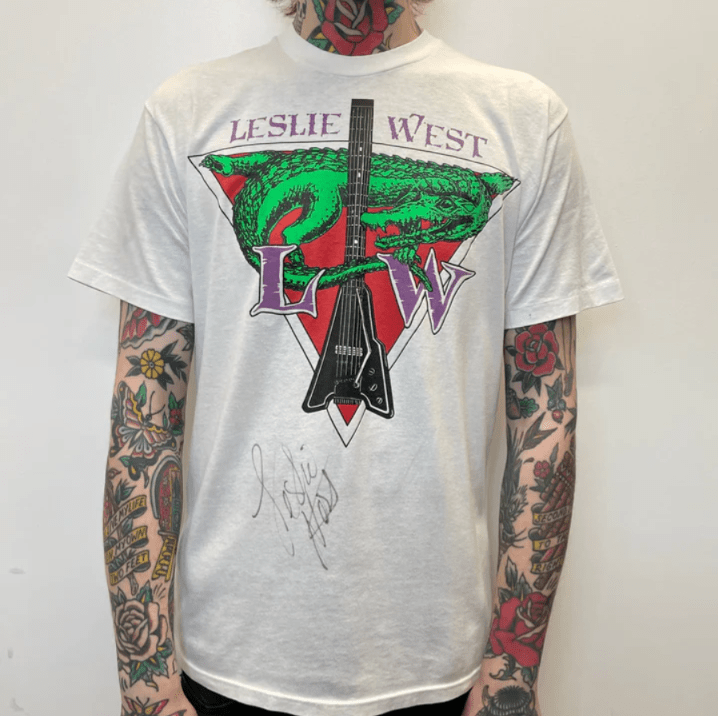 How to Style a Vintage Tee in 2023?