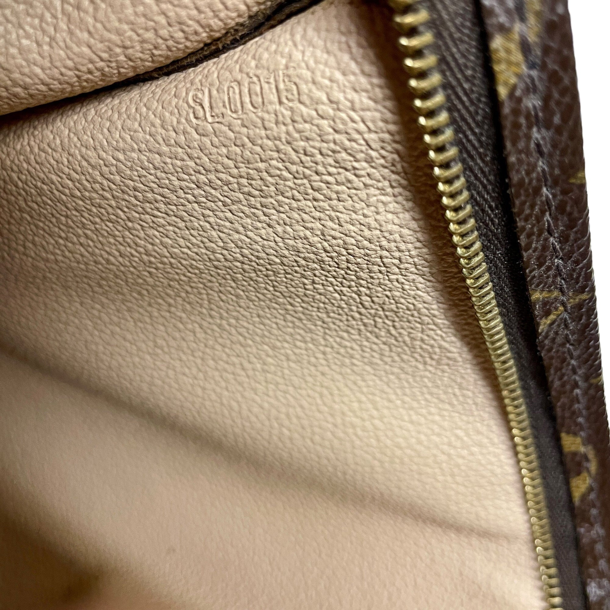 *Louis Vuitton Poche 26 Black Market Vintage 