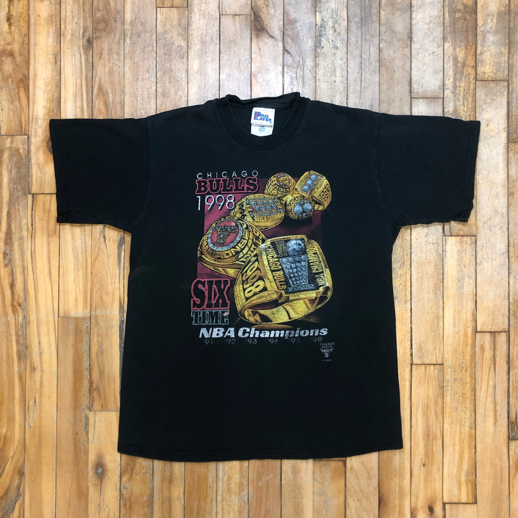 🖤 1998 Chicago Bulls NBA Six Time Champions Pro Player Vintage Graphic T-Shirt Size M T-Shirts Public Butter 