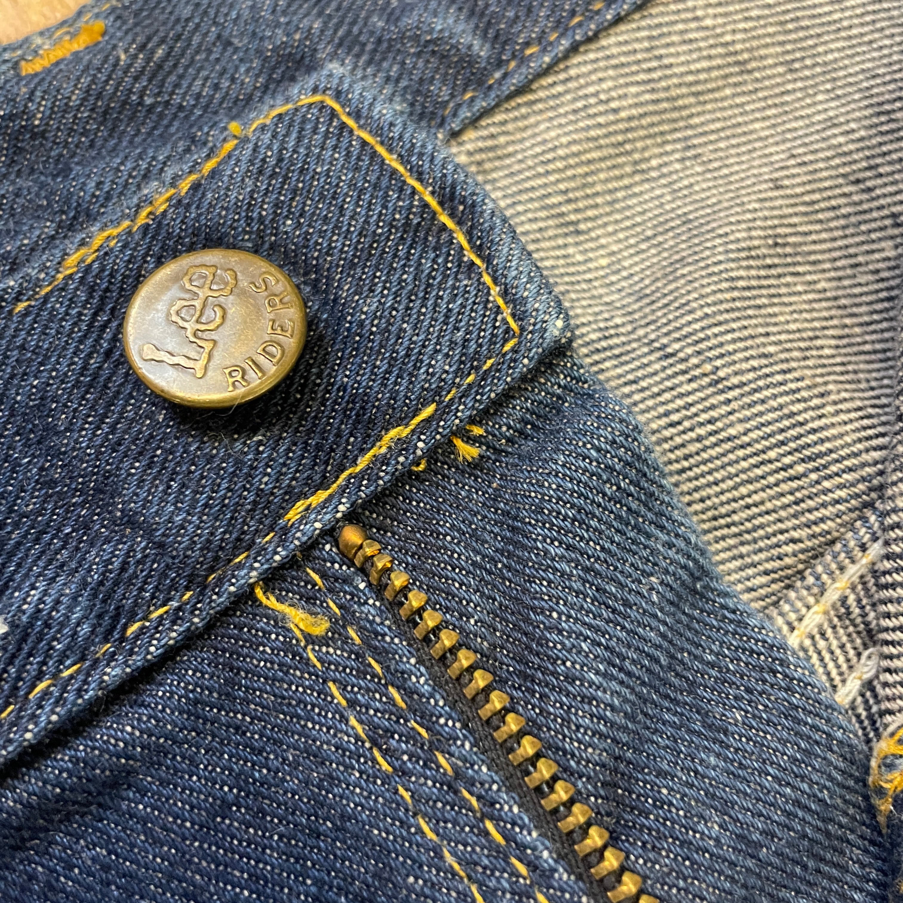 Lee at the waist clearance