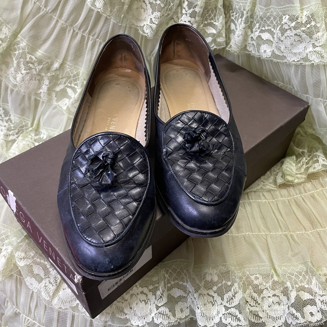 Bottega Veneta Intrecciato Weave Designer Made in Italy Vintage Leather Women's Tassel Loafers in Black with Box Size 6 Accessories Public Butter 