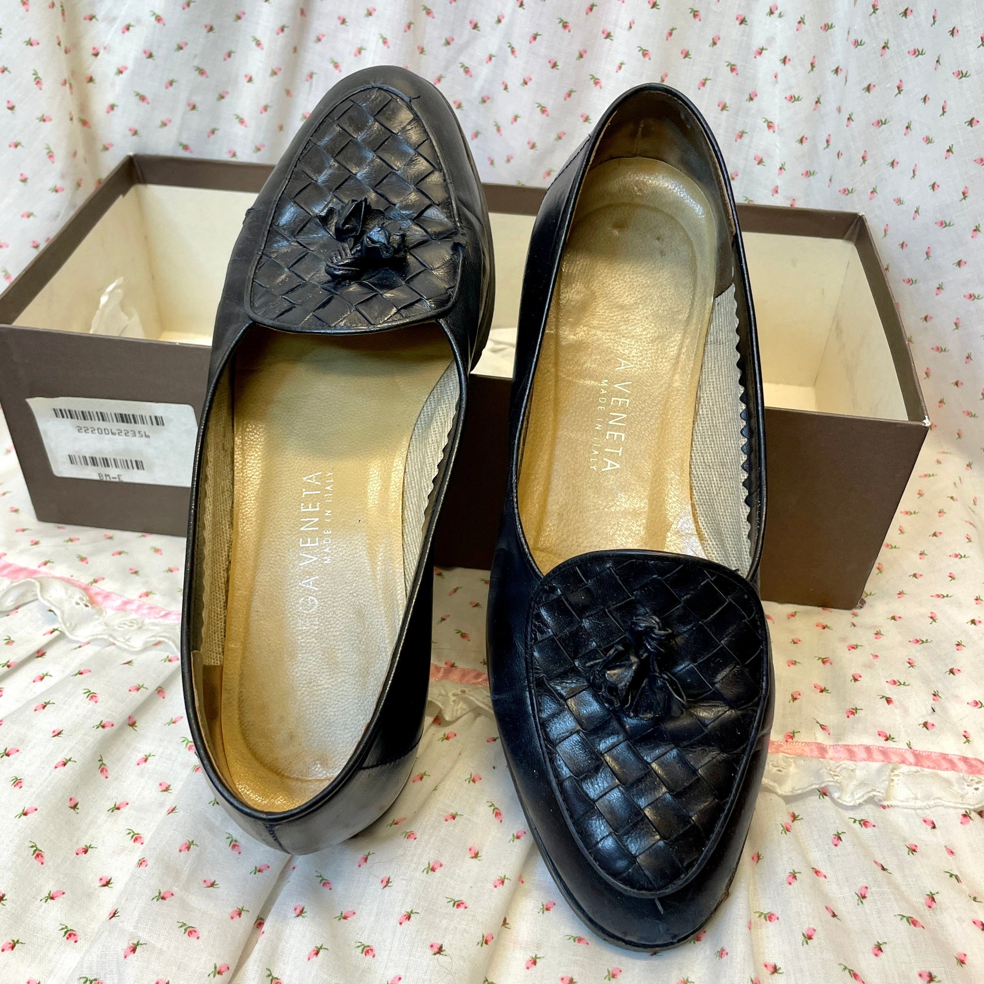 Bottega Veneta Intrecciato Weave Designer Made in Italy Vintage Leather Women's Tassel Loafers in Black with Box Size 6 Accessories Public Butter 