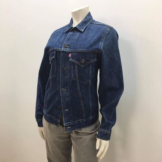 Levi's Deadstock 2 Pocket Red Tab Mid-Wash Made in Canada Vintage Denim Trucker Jacket Size S Tops Public Butter 